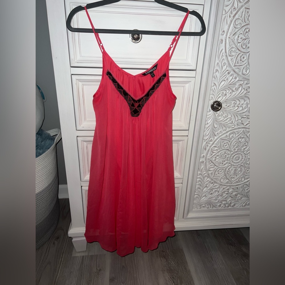 Express Free Flowing Dress - Picture 9 of 11